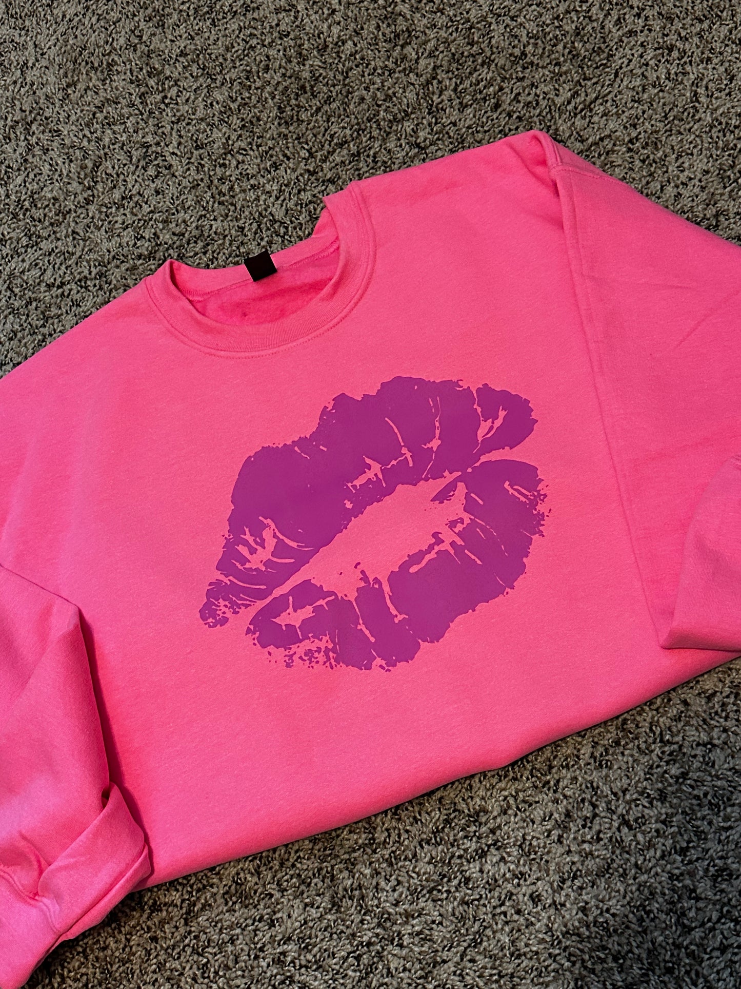 PINK KISS CREWNECK